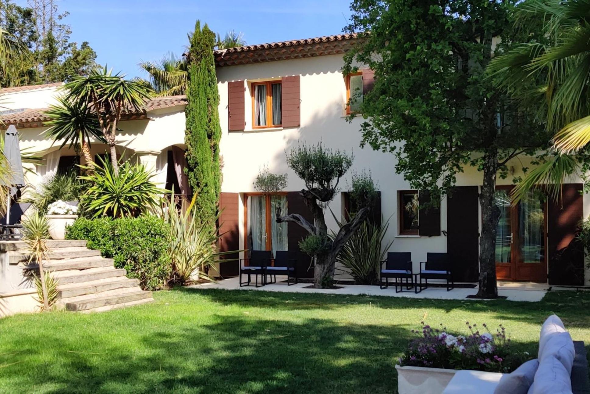 Maison Prestige Saint Tropez By Roberto Geissini Grimaud Rum bild