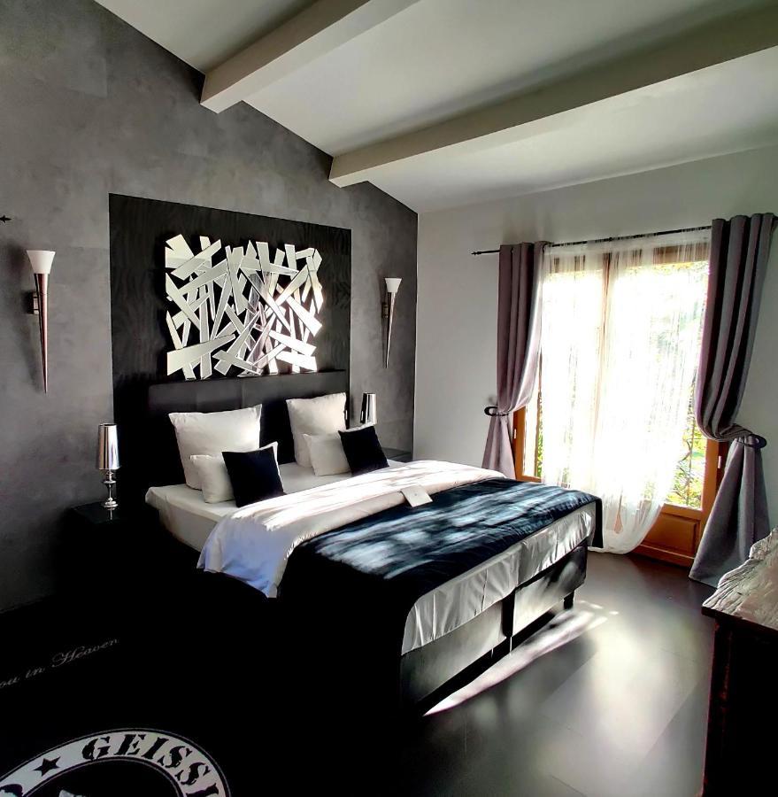 Maison Prestige Saint Tropez By Roberto Geissini Grimaud Exteriör bild